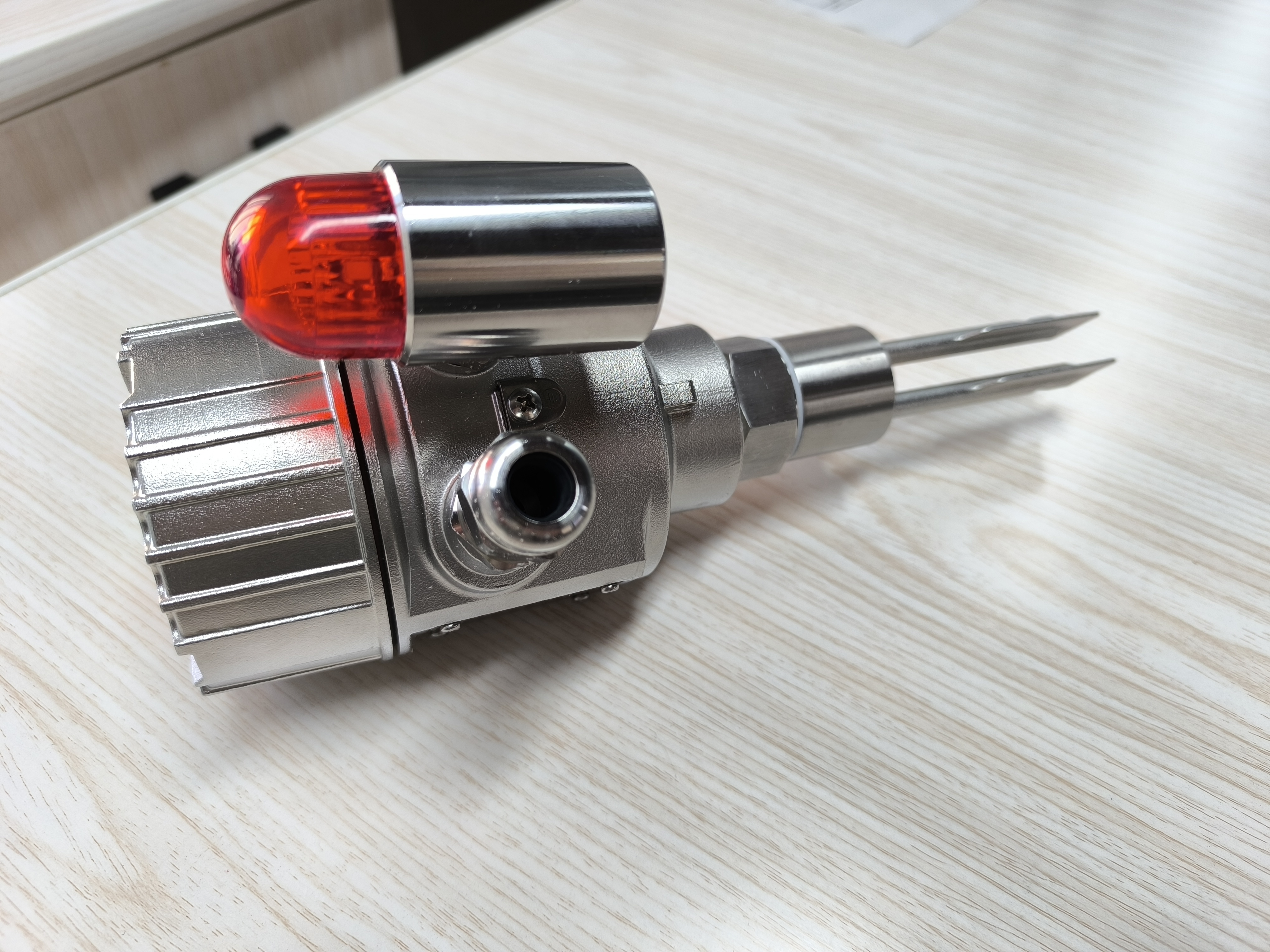Últimos casos de empresas Why Use a Tuning Fork Level Switch?-100 Questions About Tuning Fork Level Switches
